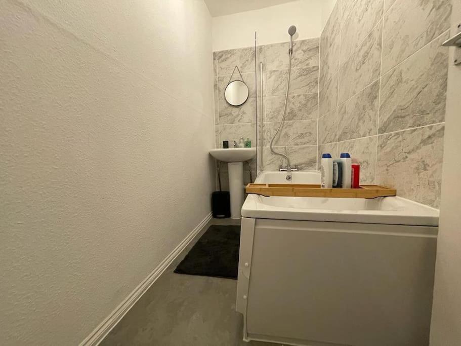 Beautiful 2 Bedroom On Tower Bridge London Exterior photo