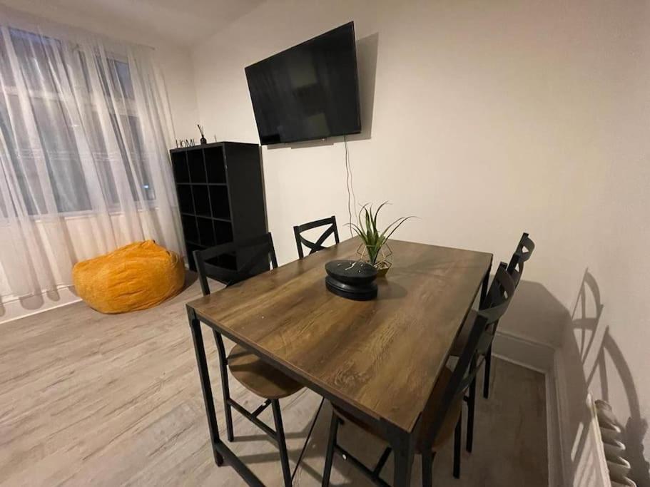 Beautiful 2 Bedroom On Tower Bridge London Exterior photo