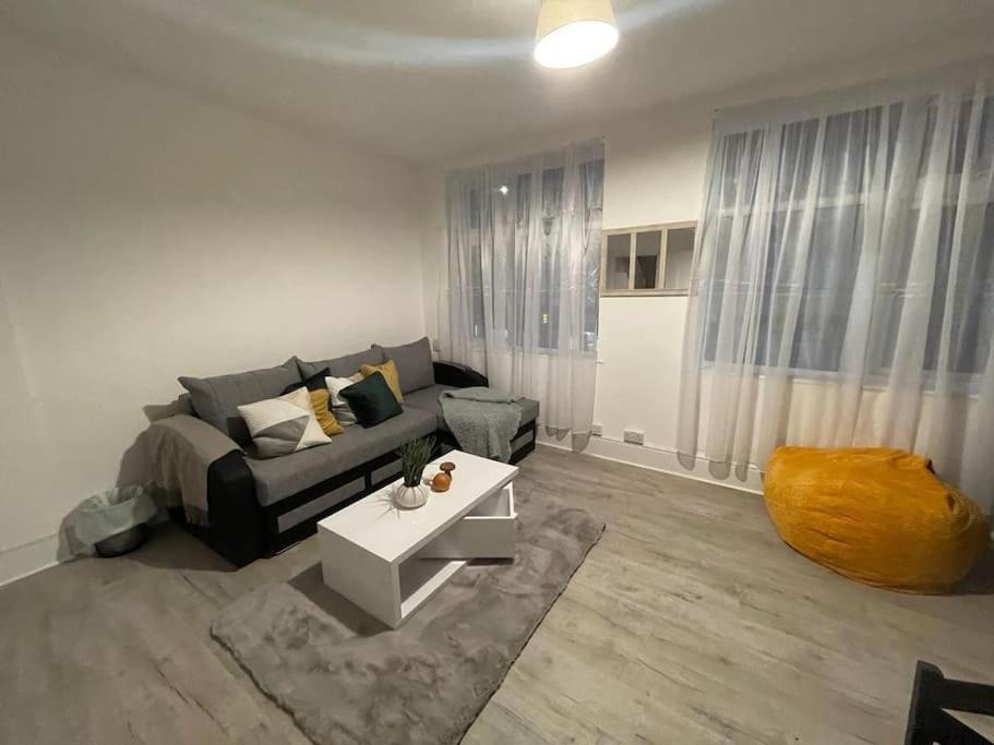 Beautiful 2 Bedroom On Tower Bridge London Exterior photo