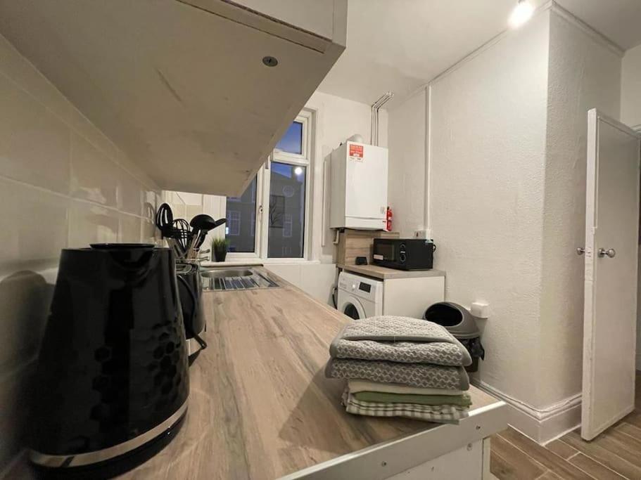 Beautiful 2 Bedroom On Tower Bridge London Exterior photo