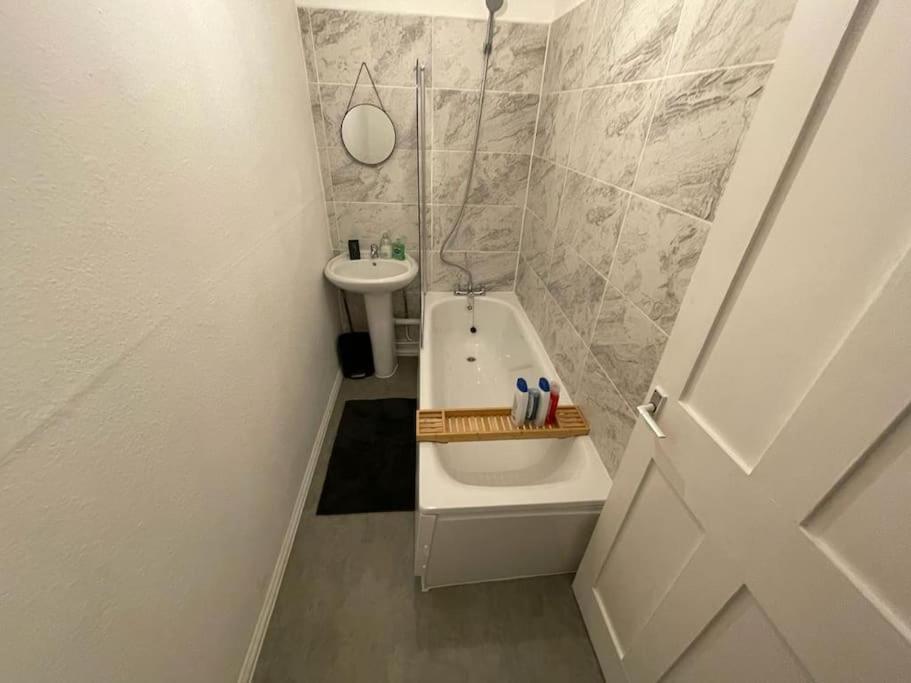 Beautiful 2 Bedroom On Tower Bridge London Exterior photo
